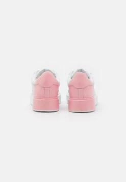 Aigner Sally - Sneakers Laag - White/Soft Pink 12 Aigner Sally - Sneakers Laag - White/Soft Pink -Mode Kledingwinkel 7c2e62ee82304cc28c50f2c00a5e8235