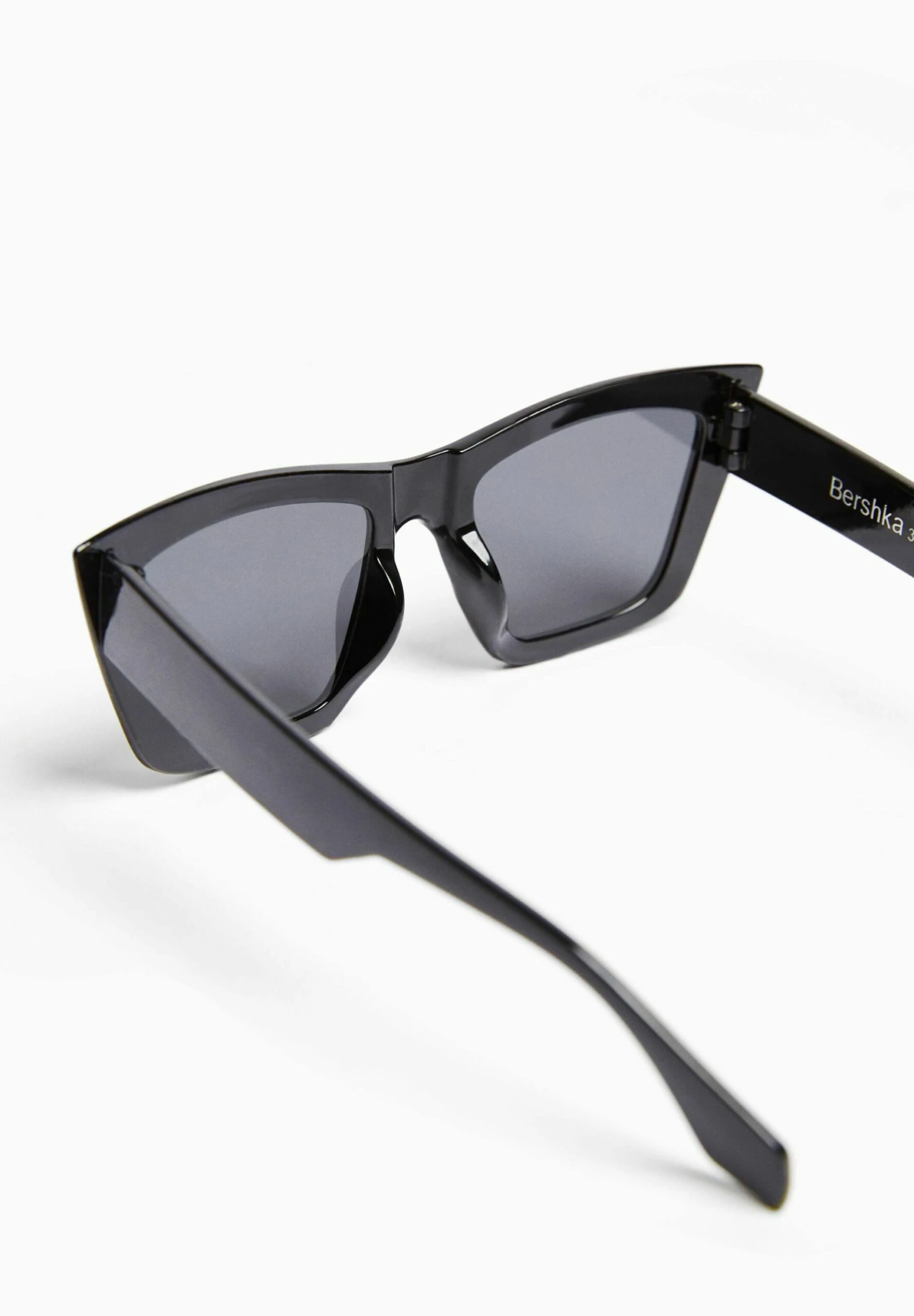 BERSHKA Zonnebril - Black 7 BERSHKA Zonnebril - Black - Afbeelding 5