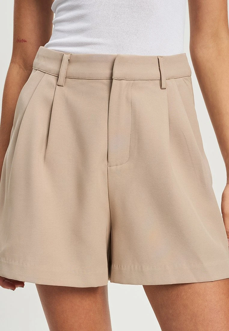 Calli Revel- Shorts - Beige 3 Calli Revel- Shorts - Beige