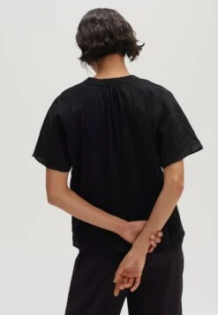 OPUS Kurzarm Flandra - Blouse - Black -Mode Kledingwinkel 806a3bfc5d464fd1a82c5e530c839a8e