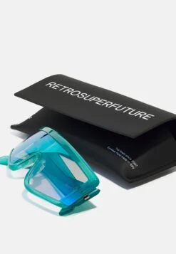 Retrosuperfuture Zed Bang Unisex - Zonnebril - Turquoise 8 Retrosuperfuture Zed Bang Unisex - Zonnebril - Turquoise -Mode Kledingwinkel 8611c98834e0423eb59eff059460b29c