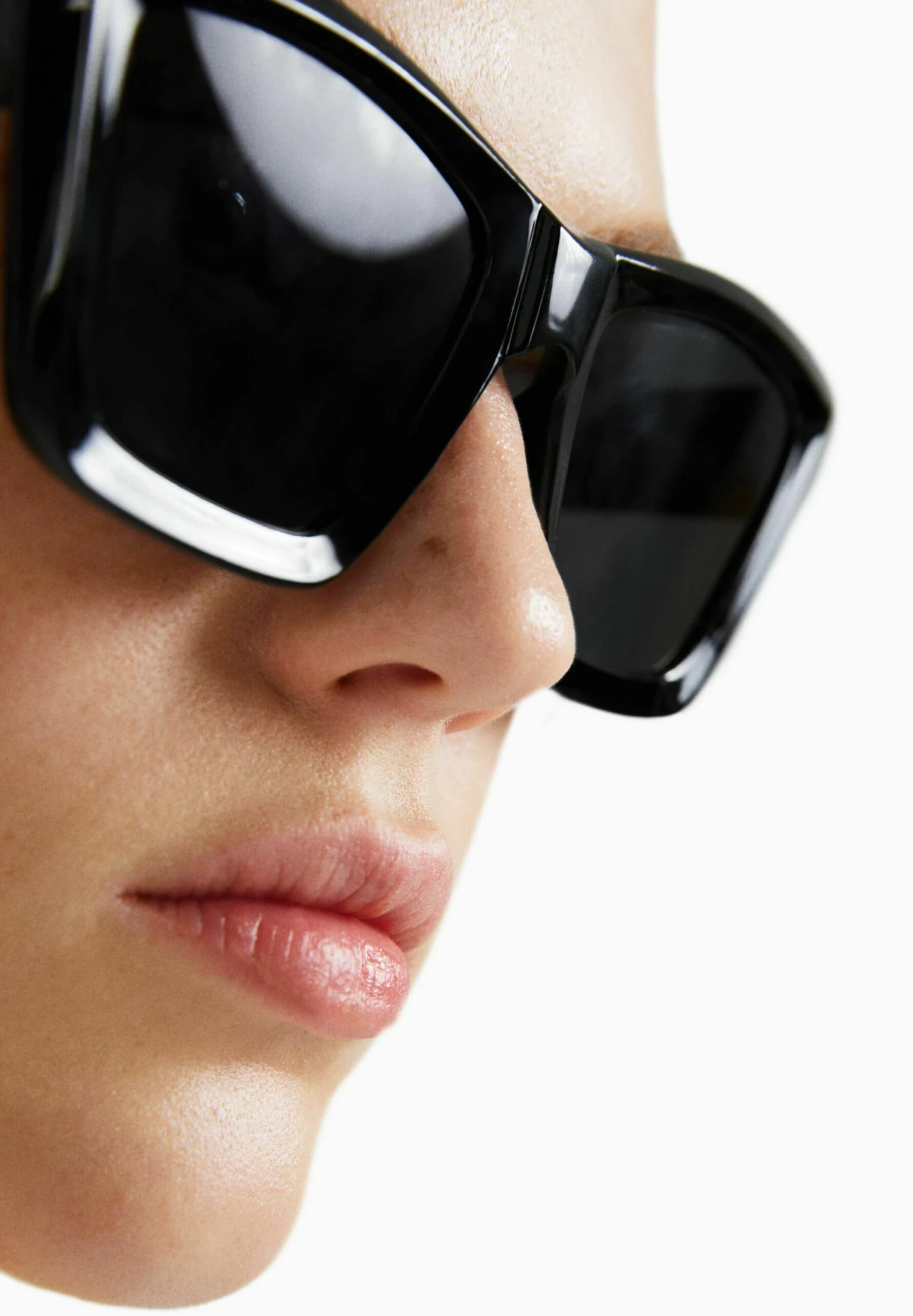 BERSHKA Zonnebril - Black 4 BERSHKA Zonnebril - Black - Afbeelding 2