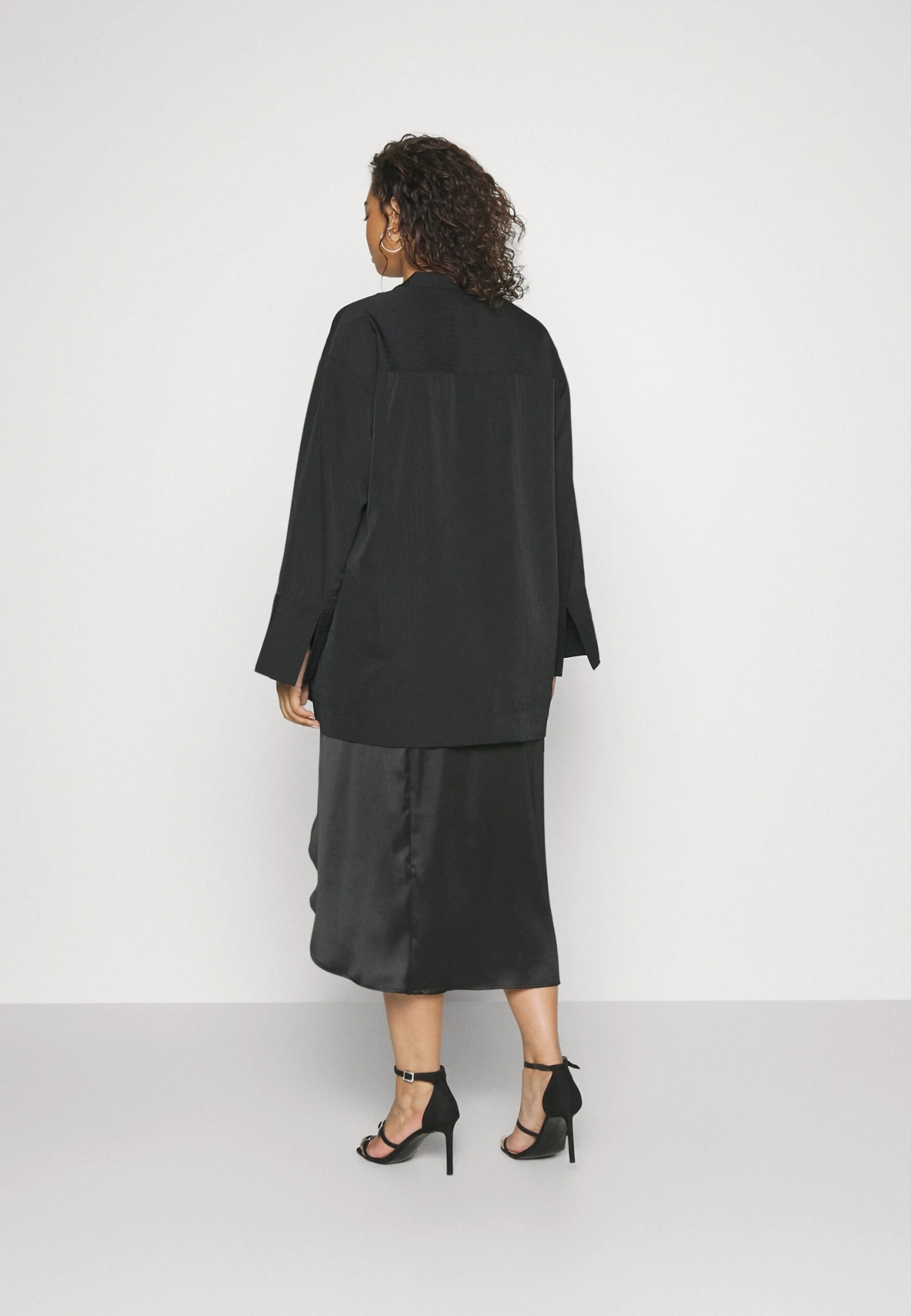 Objalbi Tunic - Blouse - Black 5 Objalbi Tunic - Blouse - Black - Afbeelding 3