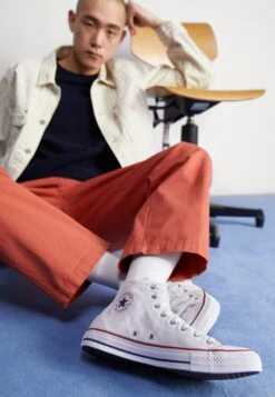 Nieuwe uitgaven -Mode Kledingwinkel 89cea4ec52fd4c1fb154e416260af5a2