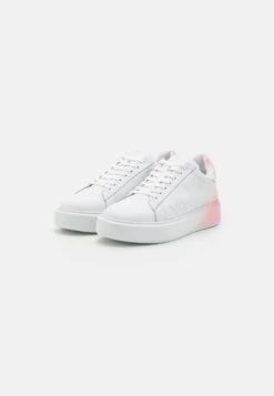 Aigner Sally - Sneakers Laag - White/Soft Pink 11 Aigner Sally - Sneakers Laag - White/Soft Pink -Mode Kledingwinkel 8c09adbe4d1046f18d3e65425e2cd546