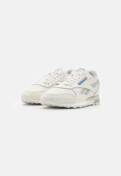 Reebok Classic Classic Leather Unisex - Sneakers Laag - Chalk/Light Solid Grey/Alabaster -Mode Kledingwinkel 9075f525b77c4e1a8710ab4217b6729e