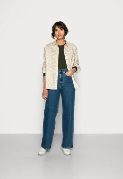 Nieuwe uitgaven -Mode Kledingwinkel 92a1cd96a9b243a1a1af6bf02d79ee8d