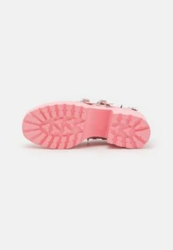 KOI FOOTWEAR Devil Double Strap Mary Janes - Klassieke Pumps - Pink 12 KOI FOOTWEAR Devil Double Strap Mary Janes - Klassieke Pumps - Pink -Mode Kledingwinkel 93bb5c7069e4498bb9e490ab90d2975c