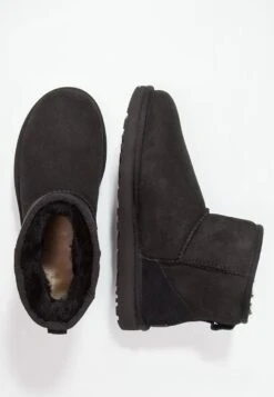 Ugg Classic Mini - Korte Laarzen - Black -Mode Kledingwinkel 950ad258a20844d78daab006c852955d