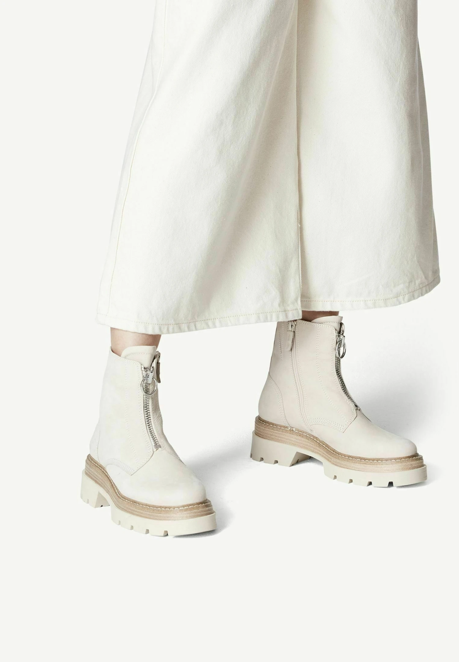 Tamaris Korte Laarzen - Ivory Nubuc 3 Tamaris Korte Laarzen - Ivory Nubuc