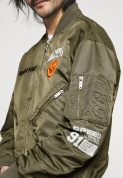 Evisu Kamon Jacket - Bomberjacks - Dark Olive -Mode Kledingwinkel 9a6409586da246d085c9b12efd4aa42a