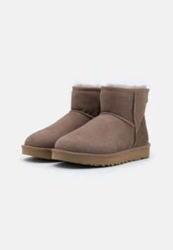 Ugg Classic Mini - Korte Laarzen - Caribou -Mode Kledingwinkel 9c65b76e6a15411b8691393e7d43c93a
