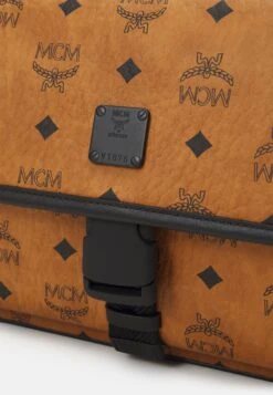 MCM Klassik Messenger Small- Schoudertas - Cognac -Mode Kledingwinkel 9cbfdf841af341cc9aecfb9a421fff82