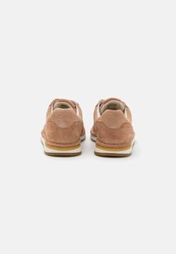 Clarks Craftrun- Sneakers Laag - Warm Beige -Mode Kledingwinkel 9e76e1d7219b46c58a58315f72473954