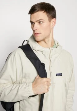 Patagonia Funhoggers Anorak - Regenjas - Undyed Natural -Mode Kledingwinkel a22172988d004a3b8b98529aab67425b