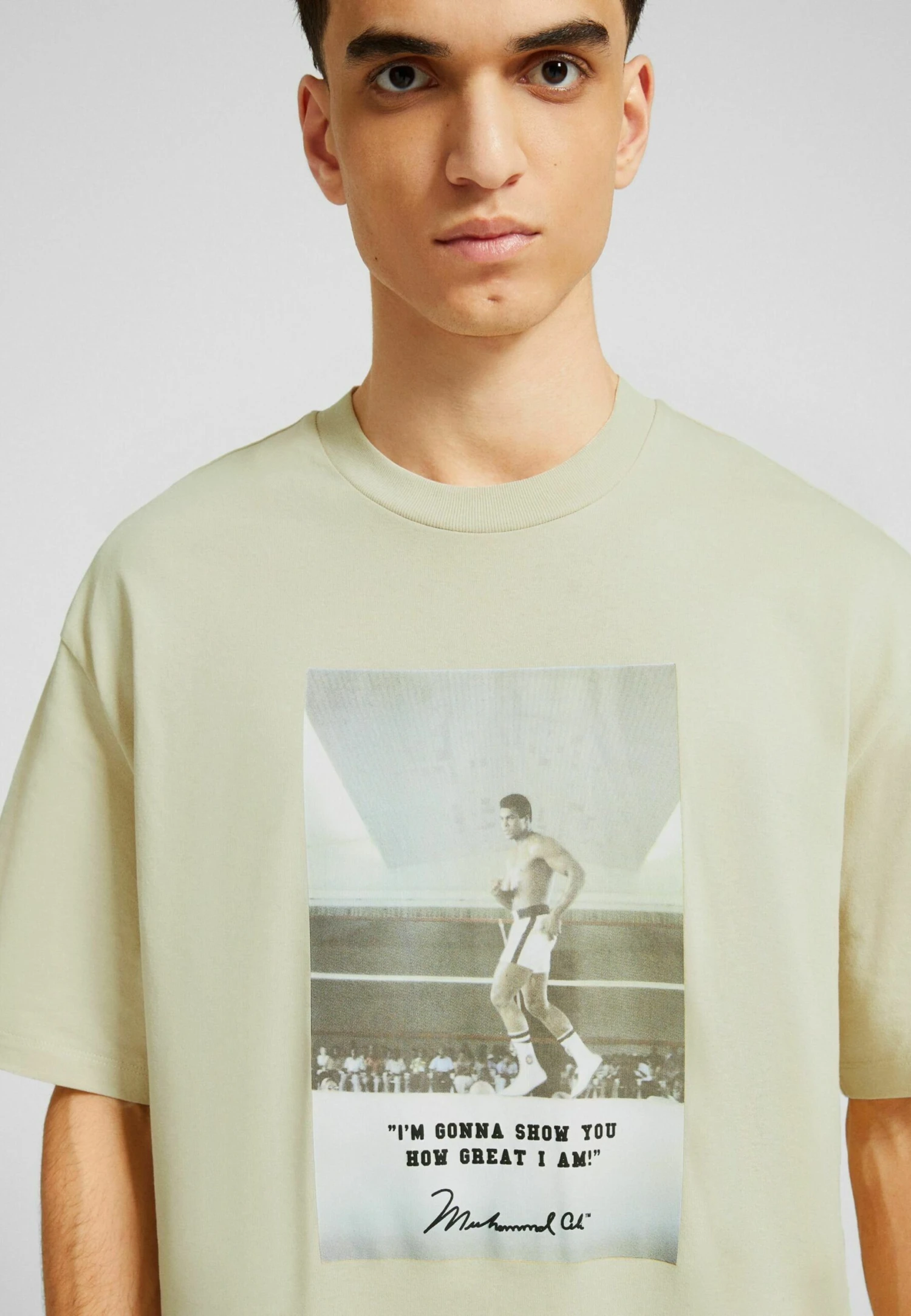 BERSHKA Short Sleeve Boxy Muhammad Ali- T-Shirt Print - Camel 6 BERSHKA Short Sleeve Boxy Muhammad Ali- T-Shirt Print - Camel - Afbeelding 4