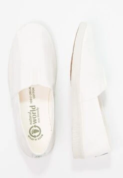 NATURAL WORLD Camping - Instappers - Blanco 11 NATURAL WORLD Camping - Instappers - Blanco -Mode Kledingwinkel a2d832b8b66147f5b14d76ef955dff81