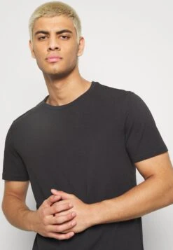 Pier One 7 Pack - T-Shirt Basic - Black -Mode Kledingwinkel a537c665fcb548988df38d98a88a46a2