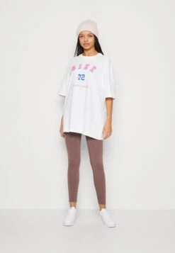 Nike Sportswear Tee - T-Shirt Print - White -Mode Kledingwinkel a6f499fd23ae4cf68af7c145a94fb68d