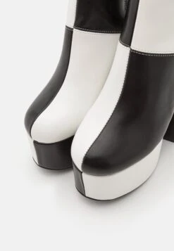 Lamoda Runway - Laarzen Met Hoge Hak - Black/White 13 Lamoda Runway - Laarzen Met Hoge Hak - Black/White -Mode Kledingwinkel a7a26b0cea7841f28ebd46d5678aa17d