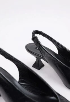 Valeska - Klassieke Pumps - Black 14 Valeska - Klassieke Pumps - Black -Mode Kledingwinkel a844fc6f0f904ae5a6afda12c055685e