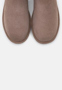 Ugg Classic Mini - Korte Laarzen - Caribou -Mode Kledingwinkel aa5d8cf4fcde4b8db2fcece63b7d375a
