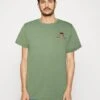 Gant Archive Shield Emb Ss - T-Shirt Print - Kalamata Green 1 Gant Archive Shield Emb Ss - T-Shirt Print - Kalamata Green -Mode Kledingwinkel ac9a99e5e1c144e288d84fd46c8577ac