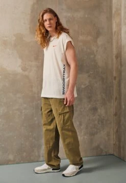 Nike Sportswear Trend - T-Shirt Print - Phantom/Bright Crimson -Mode Kledingwinkel adee9209c588499b879507f8b2d3b158