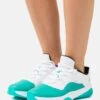 Wmns Air Jordan 11 Cmft Low - Sneakers Laag - White/Black/New Emerald