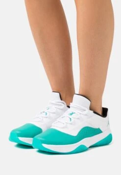 Wmns Air Jordan 11 Cmft Low - Sneakers Laag - White/Black/New Emerald