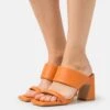 ANGEL ALARCON Muiltjes Met Hak - Orange 2 ANGEL ALARCON Muiltjes Met Hak - Orange -Mode Kledingwinkel aec25e64ff034a83bae81b2c051edab2