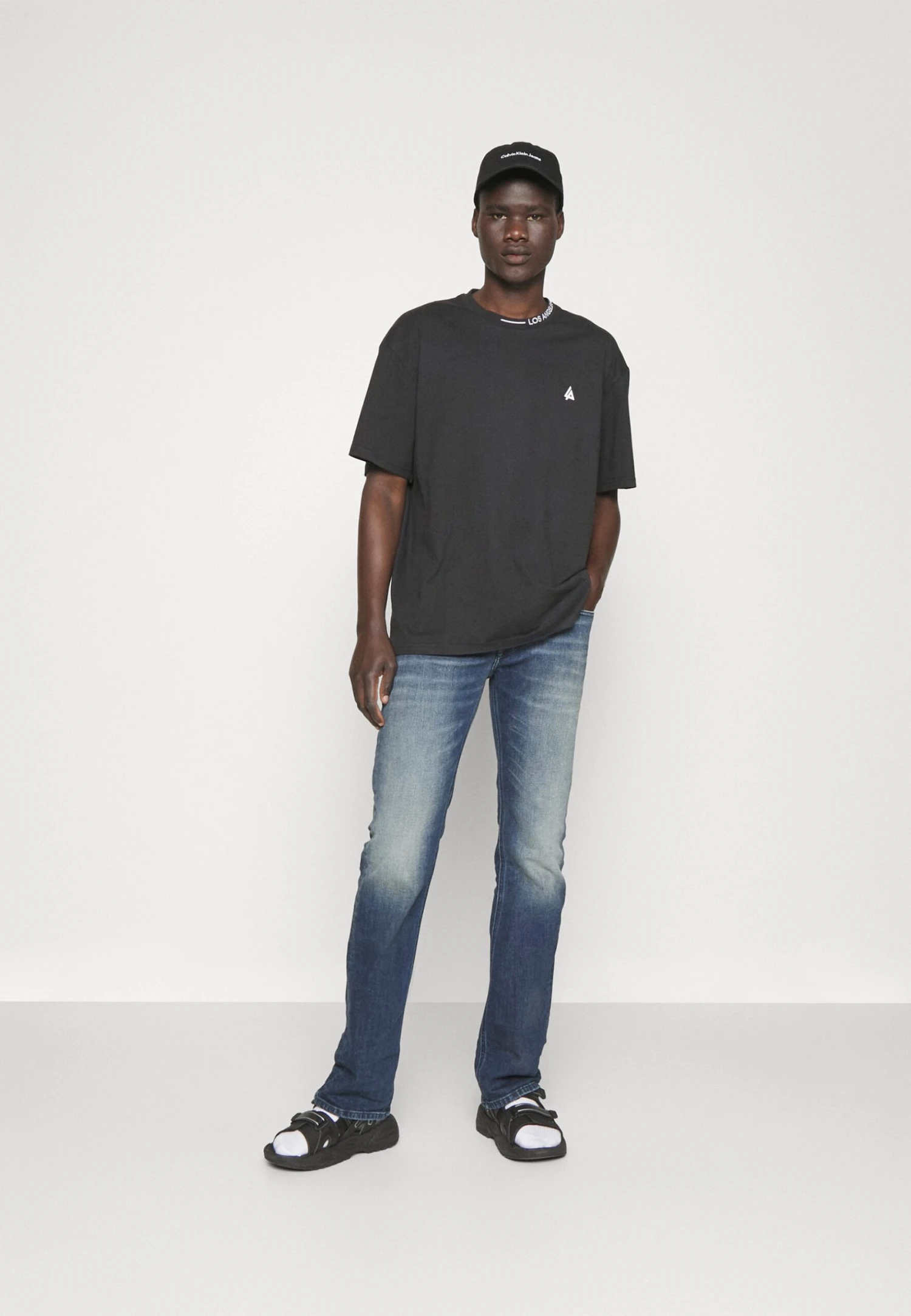 YOURTURN T-Shirt Print - Black 4 YOURTURN T-Shirt Print - Black - Afbeelding 2