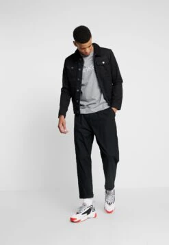 Calvin Klein Front Logo 2 Pack - T-Shirt Print - White/Grey -Mode Kledingwinkel b1adbc12a57f47a7945cd4a3f796e17f