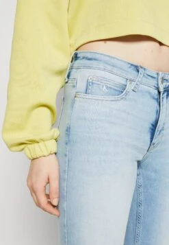 Calvin Klein Jeans Mid Rise- Jeans Skinny Fit - Denim Light 11 Calvin Klein Jeans Mid Rise- Jeans Skinny Fit - Denim Light -Mode Kledingwinkel b6cac9b30c9d4f019ced585224998b98