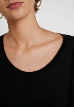 American Vintage Jacksonville Round Neck Long Sleeve - Longsleeve - Noir -Mode Kledingwinkel b857d4bb031648629cf1ff96d365fb51