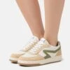 Rag & Bone Retro Court - Sneakers Laag - Beige 2 Rag & Bone Retro Court - Sneakers Laag - Beige -Mode Kledingwinkel c2c4059e4cb7487bb157fd1a37facdec