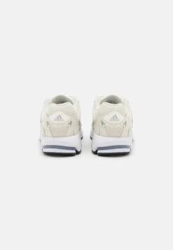 Adidas Originals Response Cl - Sneakers Laag - White Tint/Silver Metallic -Mode Kledingwinkel c361a9ebb6b0426481bbdacbdc316e62