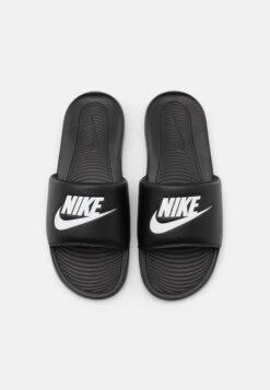 Nike Sportswear Victori One Slide - Muiltjes - Black/White -Mode Kledingwinkel c394dee97cae4d42a20bbbcf57c04c0c