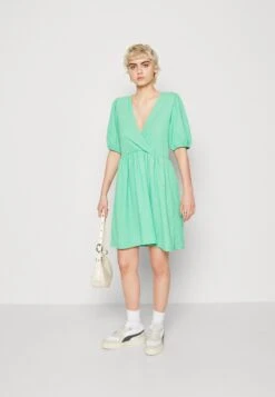 Pieces Pcluna V Neck Short Dress- Jurk - Irish Green -Mode Kledingwinkel c3d1ab62eba64f7c9624497139534fb2