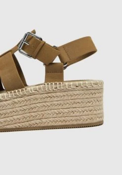 PULL & BEAR Cage - Sandalen Met Sleehak - Brown -Mode Kledingwinkel c4436e76ac914468a123259082180139