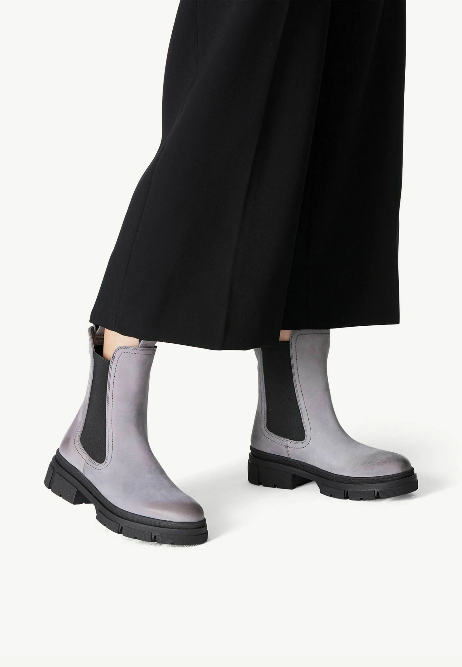 Tamaris Enkellaarsjes Met Plateauzool - Grey Nubuc 3 Tamaris Enkellaarsjes Met Plateauzool - Grey Nubuc