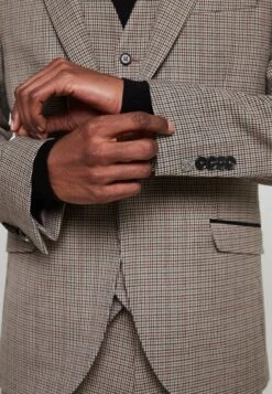 Milligan Suit Set - Kostuum - Taupe -Mode Kledingwinkel cfe4a22d26064b699eef4239b19a19a4