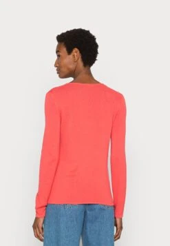Tom Tailor Basic V Neck - Trui - Smooth Papaya Red 9 Tom Tailor Basic V Neck - Trui - Smooth Papaya Red -Mode Kledingwinkel d2ce60acd05143a89ef92762c28256eb