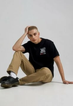 Lee Dragon Ball Z Android Head Shots Tee - T-Shirt Print - Black -Mode Kledingwinkel d3b6a29b1d204fc7b7aaabcb5b16e512