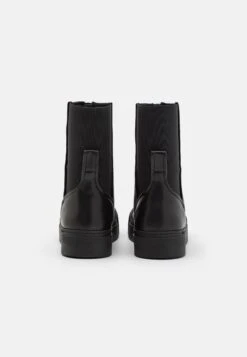 Emporio Armani Boot - Enkellaarsjes Met Plateauzool - Nero -Mode Kledingwinkel d7e9696aead04309ac8fdcfd6e4ced1f