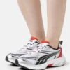Puma Morphic - Sneakers Laag - White/Red 2 Puma Morphic - Sneakers Laag - White/Red -Mode Kledingwinkel d7e9ed27603841cdbbe70c0890282f86