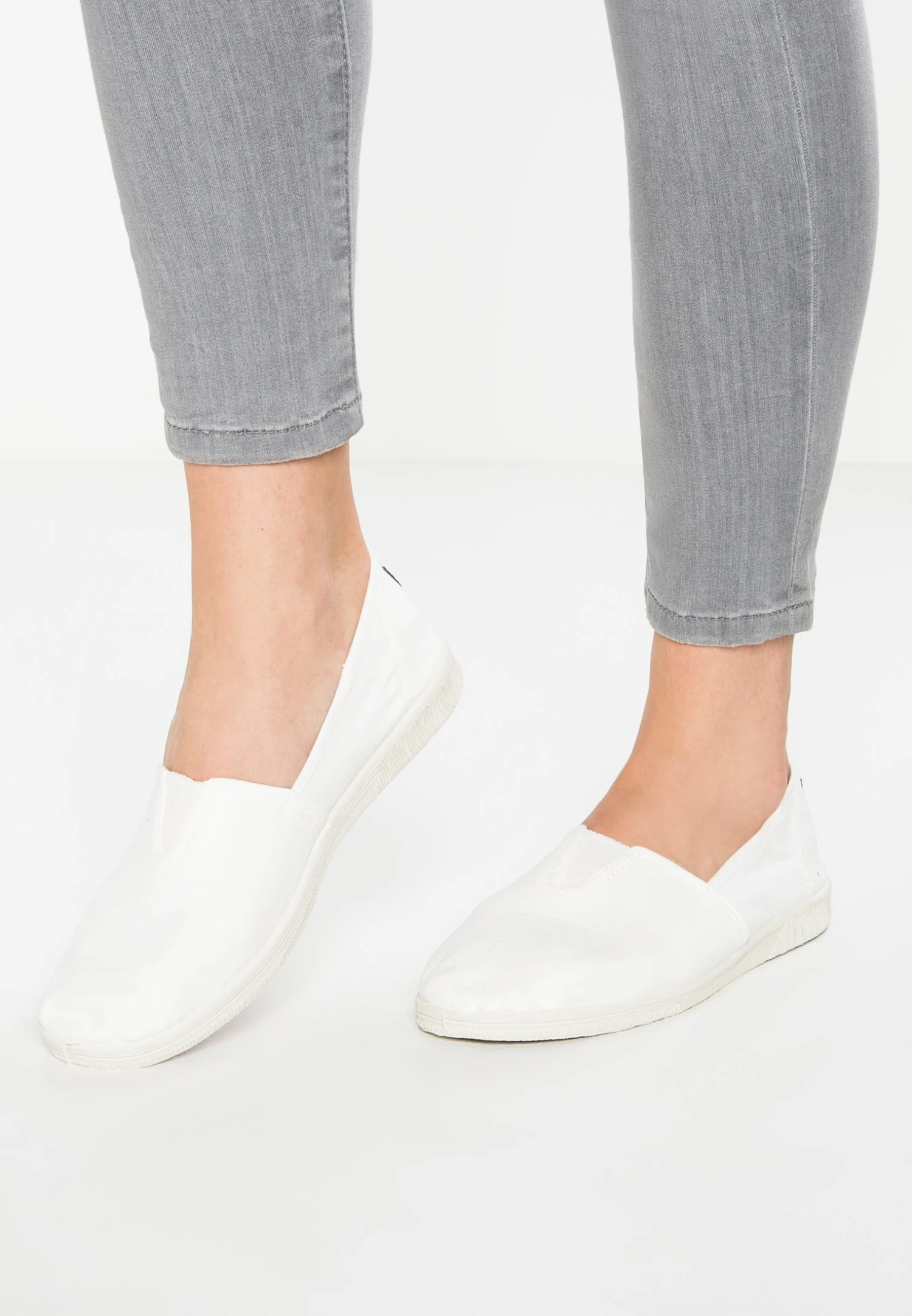 NATURAL WORLD Camping - Instappers - Blanco 3 NATURAL WORLD Camping - Instappers - Blanco