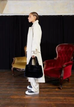 Nieuwe uitgaven -Mode Kledingwinkel df9dae8c2ab745fc99b7c4efc891059c