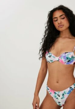 NA-KD Mit Hohem Beinausschnitt - Bikinibroekje - Soft Floral Pattern -Mode Kledingwinkel e31c401ea38e48939b087b902c85bc90