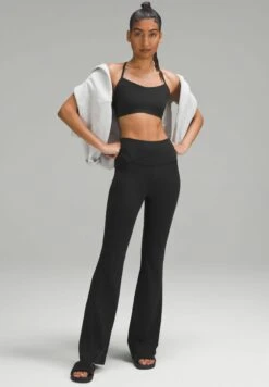 Nieuwe uitgaven -Mode Kledingwinkel e37d322a771c4715b2df5394094302bc